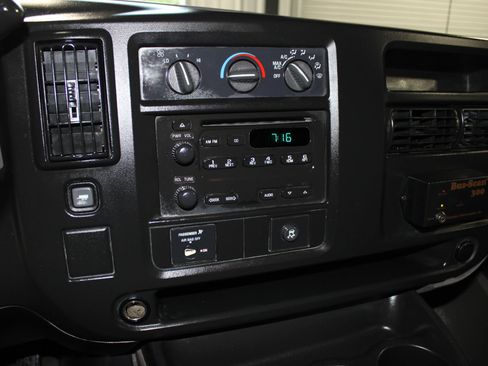 Used 2005 Chevrolet Express 3500 Extended Passenger w/ LS Preferred Equipment Group RWD image 14