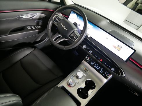 Certified 2026 Genesis GV70 2.5T Select AWD/4WD image 9
