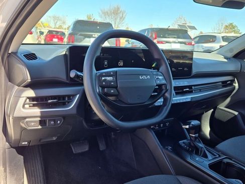 Used 2025 Kia K4 LXS image 15