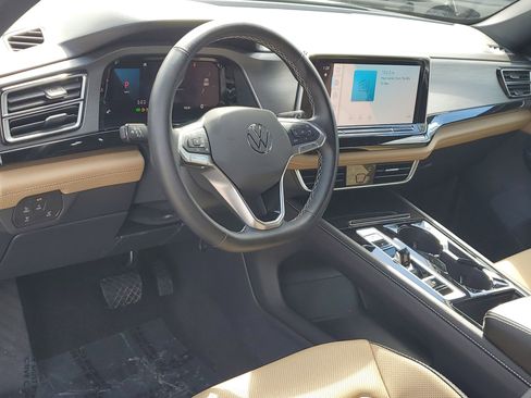 Used 2025 Volkswagen Atlas Cross Sport SE w/ Black Wheel Package image 18