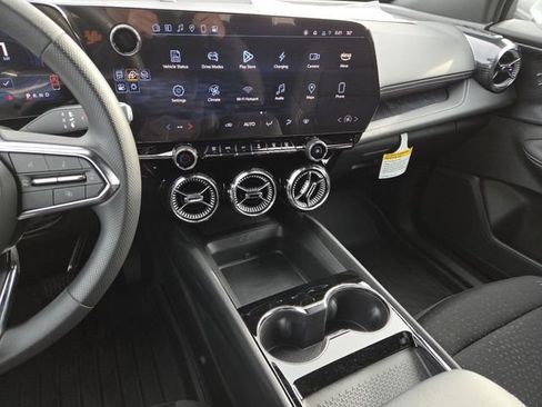 New 2025 Chevrolet Blazer EV LT image 32