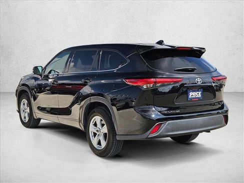 Used 2021 Toyota Highlander LE FWD image 8