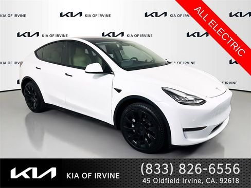 Used 2022 Tesla Model Y Long Range AWD/4WD image 1