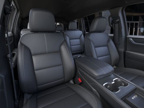 Used 2025 GMC Acadia Elevation w/ Elevation Premium Package image 17