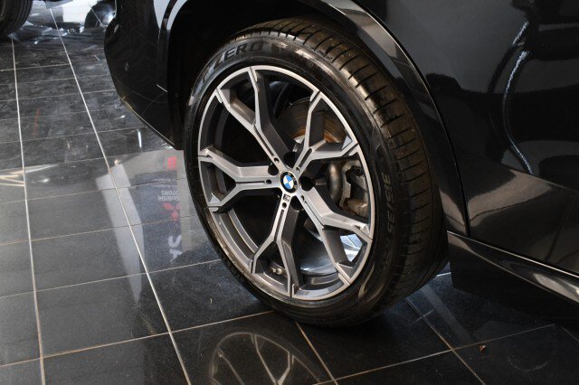 Used 2025 BMW X5 xDrive40i w/ M Sport Package AWD/4WD image 44