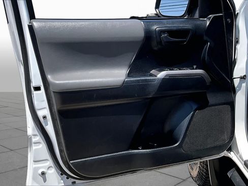 Used 2022 Toyota Tacoma SR5 RWD image 21