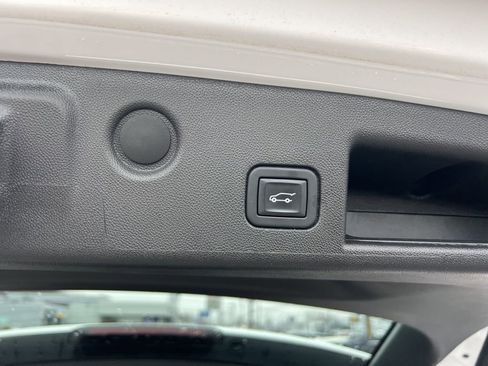 Used 2023 Chevrolet Equinox Premier image 27