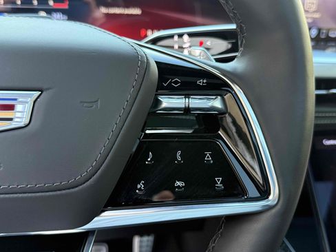 Used 2025 Cadillac Escalade V w/ LPO, ONYX Package image 59