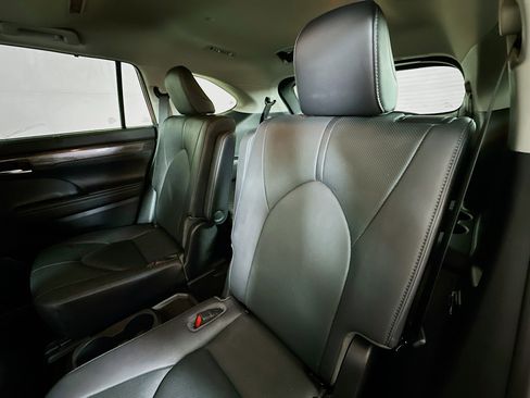 Used 2020 Toyota Highlander Limited image 23