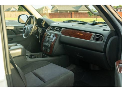 Used 2011 Chevrolet Tahoe LS RWD image 17