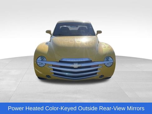 Used 2004 Chevrolet SSR w/ Preferred Equipment Group image 18