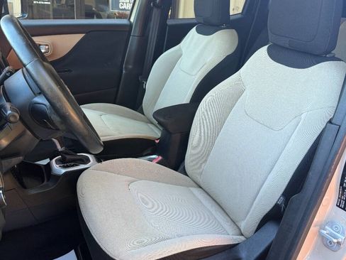 Used 2015 Jeep Renegade Latitude w/ Cold Weather Group II FWD image 10
