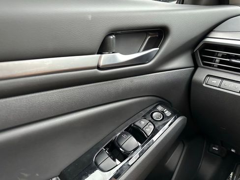 New 2025 Nissan Altima 2.5 SR image 13