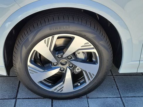 New 2025 Audi Q6 e-tron Premium Plus image 8