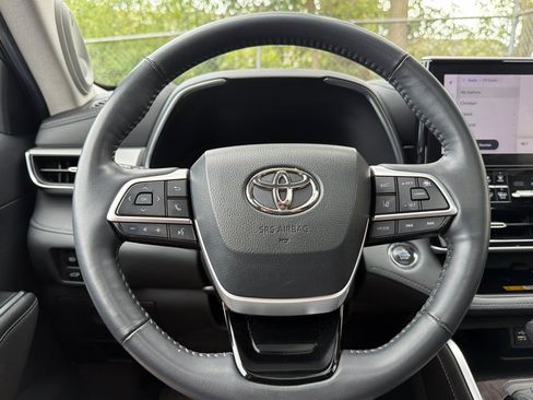 Used 2023 Toyota Highlander Platinum AWD/4WD image 23