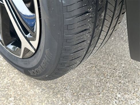 Used 2021 Chevrolet Colorado LT w/ Safety Package image 14