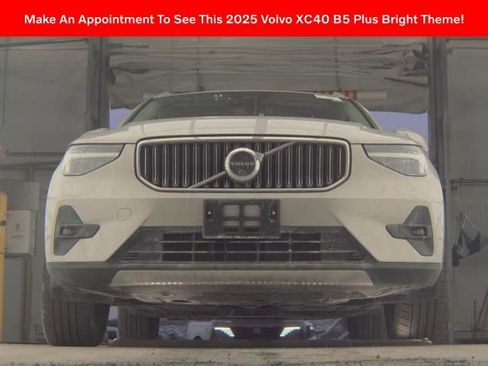Certified 2025 Volvo XC40 B5 Plus image 2