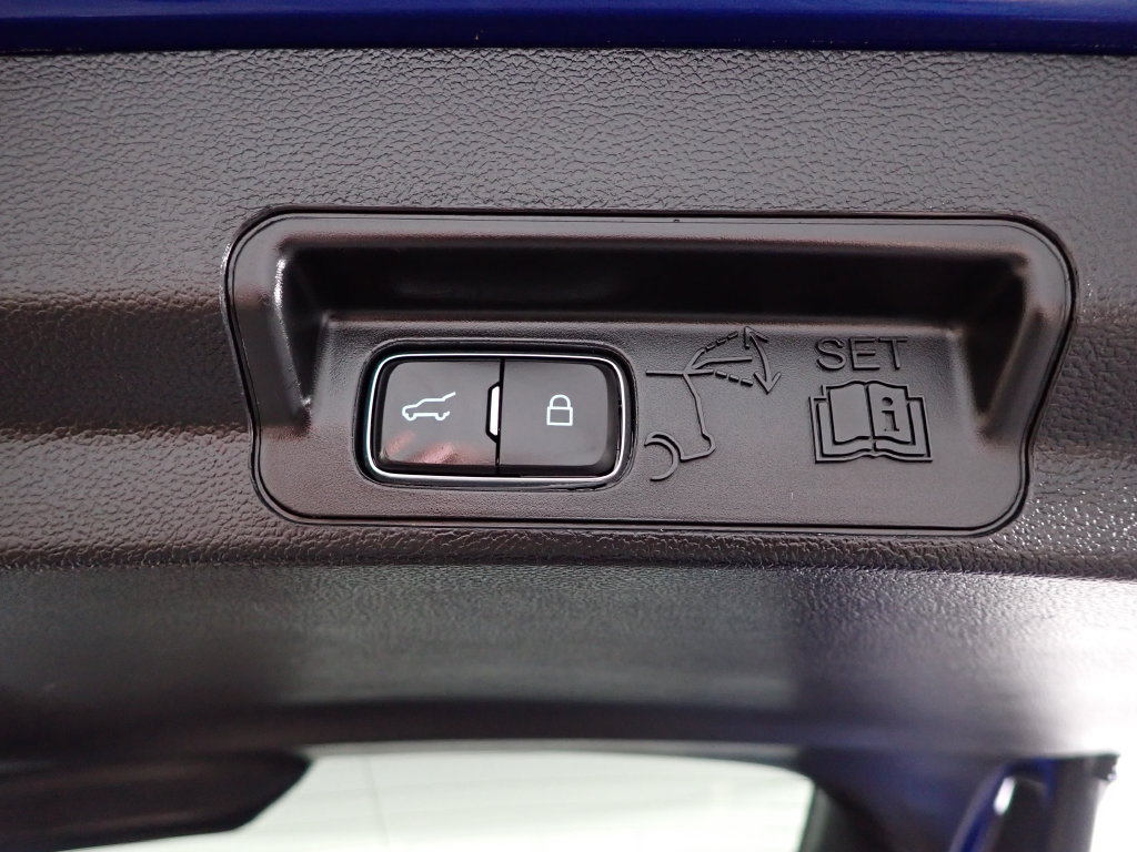Used 2020 Ford Explorer XLT w/ Equipment Group 202A AWD/4WD image 14