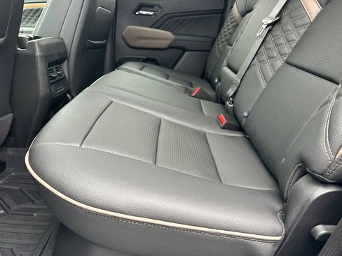 Used 2025 GMC Canyon Denali image 21