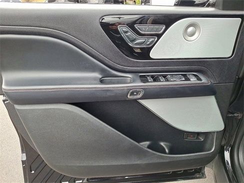 Used 2020 Lincoln Aviator Reserve image 12