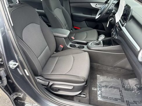 Used 2023 Kia Forte LXS FWD image 9