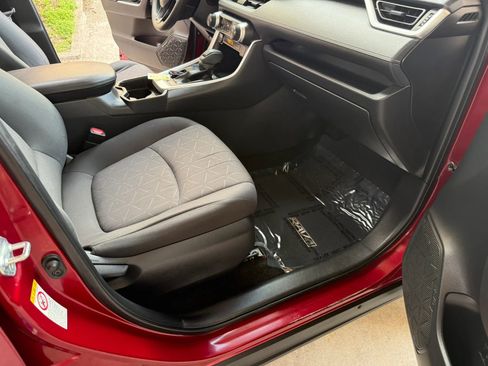 Used 2019 Toyota RAV4 XLE w/ Carpet Mat Package image 20
