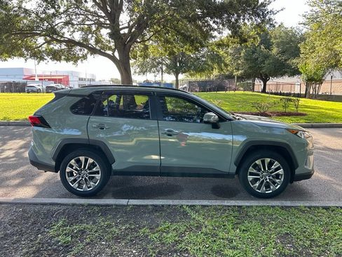 Used 2019 Toyota RAV4 XLE Premium FWD image 7