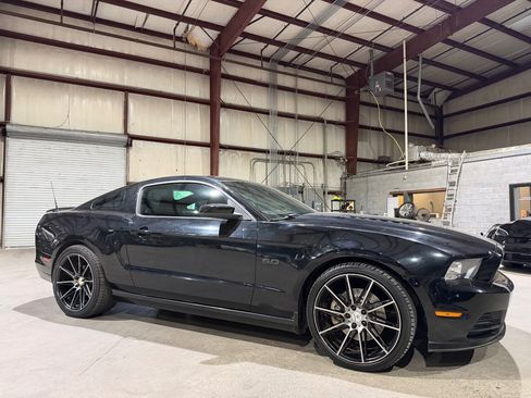 Used 2014 Ford Mustang GT RWD image 3