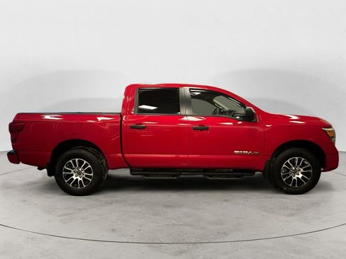 Used 2024 Nissan Titan SV image 5