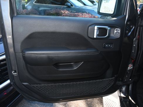 Used 2022 Jeep Gladiator Overland w/ Popular Equipment Package image 9