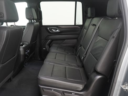 Used 2024 Chevrolet Suburban Z71 AWD/4WD image 18