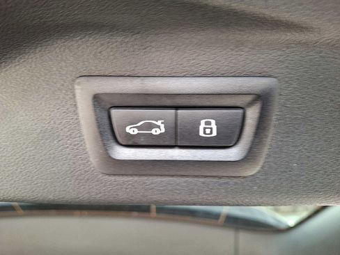 Used 2025 BMW X7 xDrive40i w/ M Sport Package image 29