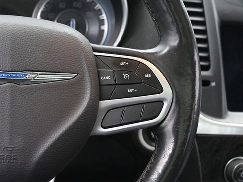 Used 2017 Chrysler 300 C image 29
