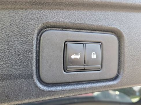 Used 2024 Nissan Pathfinder SL FWD image 12