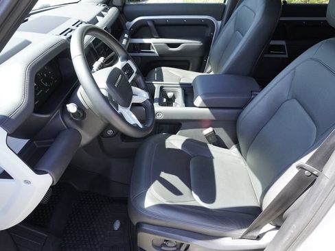 Used 2024 Land Rover Defender 110 SE AWD/4WD image 19