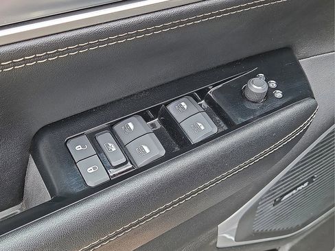 Used 2024 Jeep Wagoneer Series II w/ Flexible Seating Group image 23