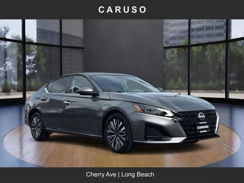 Used 2023 Nissan Altima 2.5 SV AWD/4WD image 1