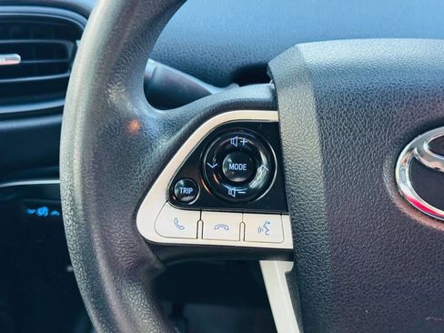 Used 2018 Toyota Prius Two image 9