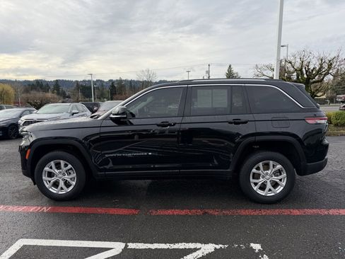 Used 2023 Jeep Grand Cherokee Limited image 5