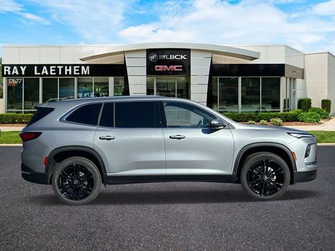 Used 2026 Buick Enclave Preferred w/ Power Package image 5