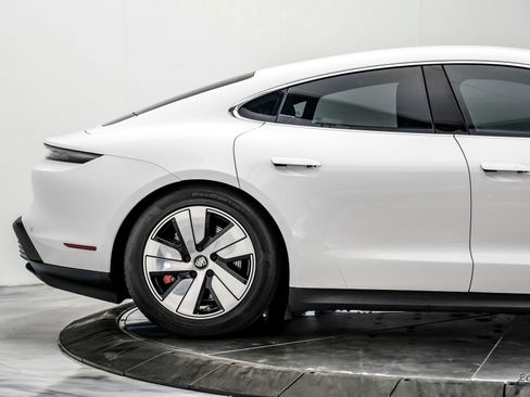 Used 2023 Porsche Taycan 4S AWD/4WD image 19