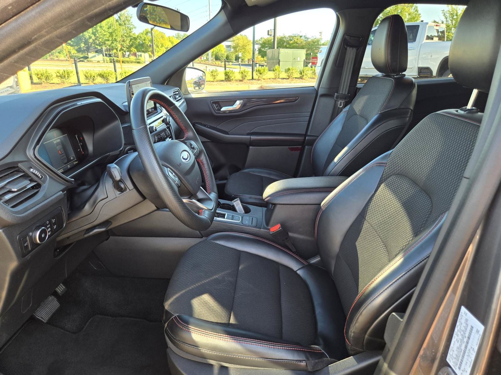 Used 2025 Ford Escape ST-Line Select AWD/4WD image 18