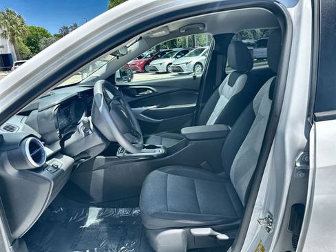 Used 2025 Chevrolet Trax LS w/ LS Convenience Package FWD image 23
