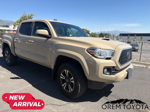 Used 2018 Toyota Tacoma TRD Sport w/ Technology Package AWD/4WD image 16