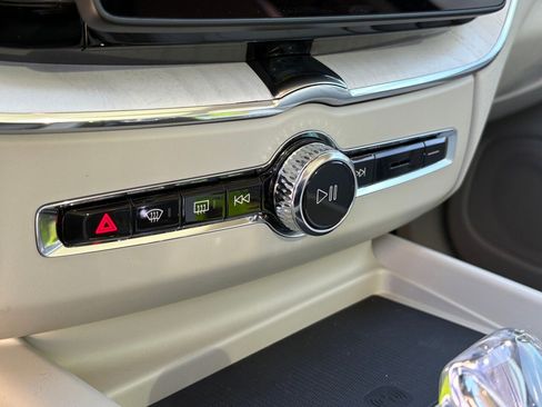 New 2026 Volvo XC60 T8 Ultra w/ Protection Package Premier image 16