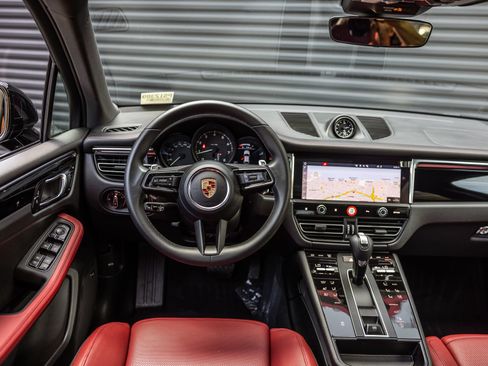 Certified 2026 Porsche Macan AWD/4WD image 12