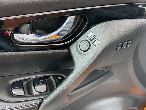 Used 2022 Nissan Rogue Sport SL w/ Premium Package image 18