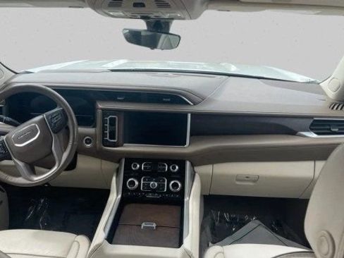 Used 2022 GMC Yukon XL Denali w/ Denali Premium Package AWD/4WD image 14