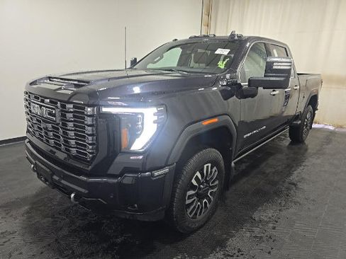 Used 2025 GMC Sierra 2500 Denali Ultimate w/ LPO, GMC Protection Package AWD/4WD image 3
