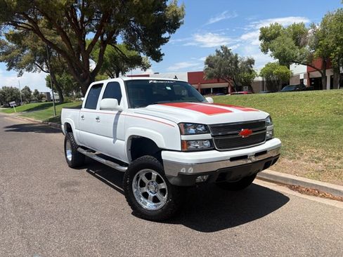Used 2007 Chevrolet Silverado 1500 LT w/ Onstar Plus Package AWD/4WD image 7
